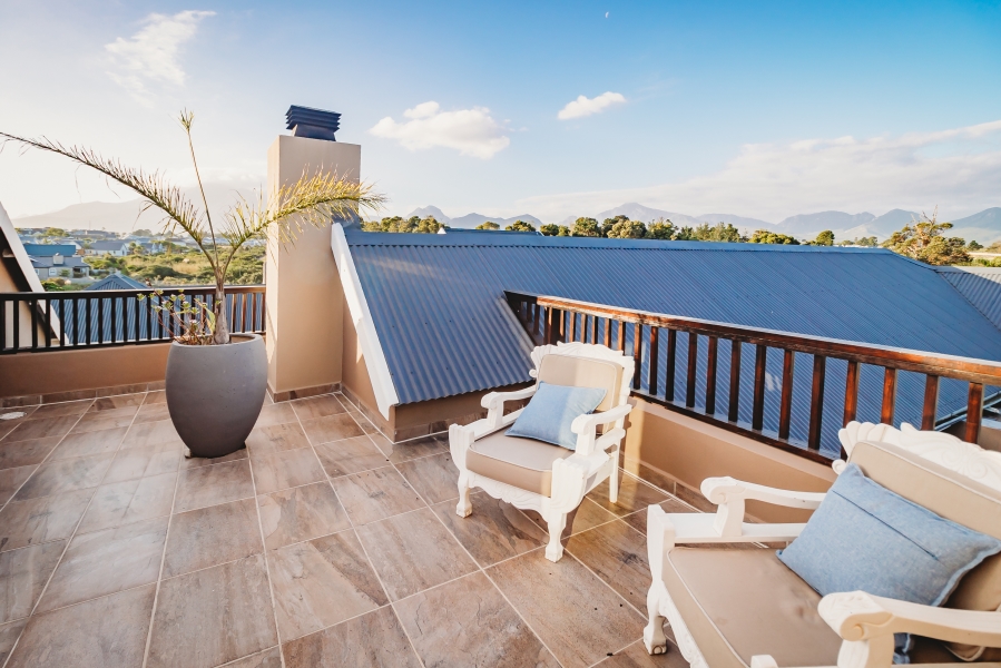 4 Bedroom Property for Sale in Kraaibosch Manor Western Cape